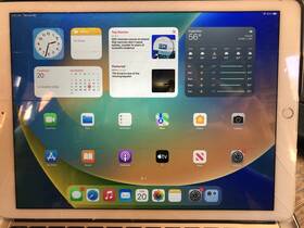 Apple 128gb A1652 12.9 Inch 2015 Ipadpro 4g And Logitech Magnetic Keyboard- Screen Cracks