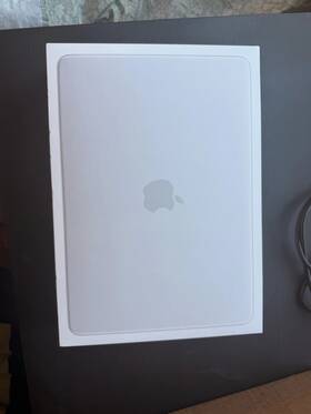 Apple Mx-2300-bk 13 Inch Macbook Neo In Silver 516 Gb With Touch Id New Sealed
