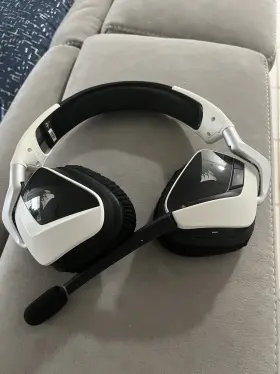 Corsair 008422064451 Wired Usb Mouse And Wireless Gaming Headset With Microphone Set