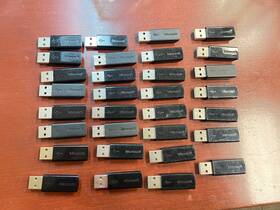 Microsoft 1423 Lot Of 31 Usb Dongles Wireless Receivers 2.4 Ghz Transceiver